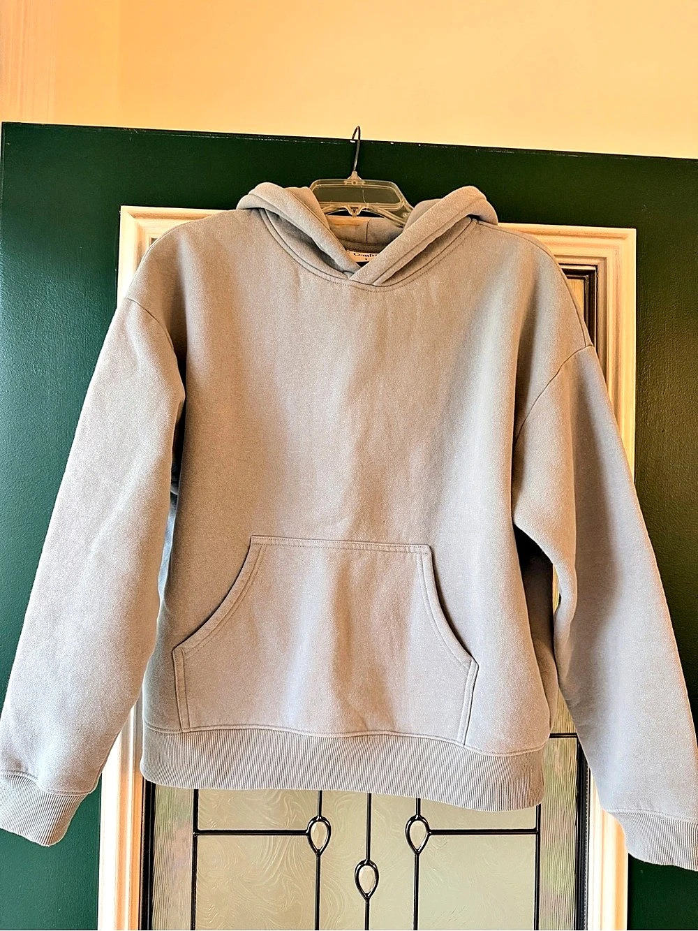 Comftr Women basic crop hoodie in grey.